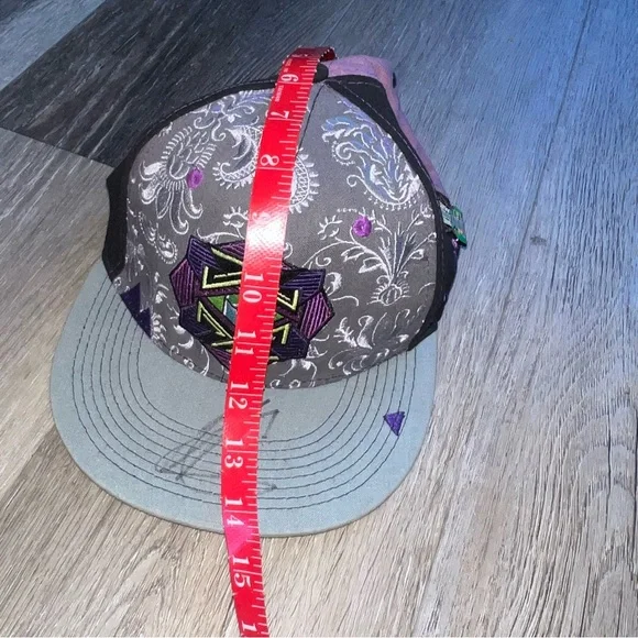 Grassroots 420 Limited Edition signed Minnesota hat display picture 2